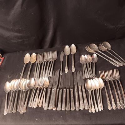 2 PATTERNS OF WM ROGERS SILVER PLATE FLATWARE