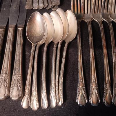 2 PATTERNS OF WM ROGERS SILVER PLATE FLATWARE