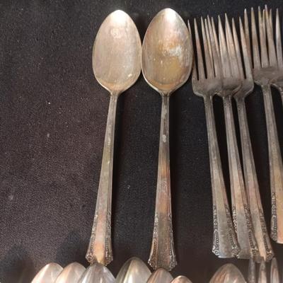 2 PATTERNS OF WM ROGERS SILVER PLATE FLATWARE