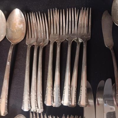 2 PATTERNS OF WM ROGERS SILVER PLATE FLATWARE
