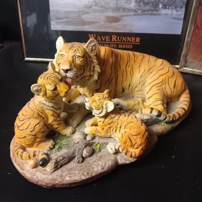2 TIGER STATUES AND 2 FRAMED POSTERS