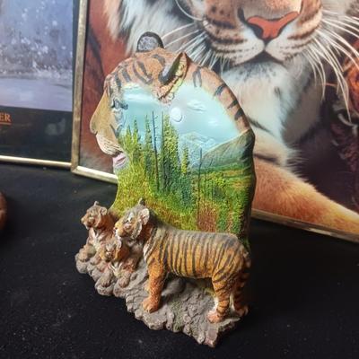 2 TIGER STATUES AND 2 FRAMED POSTERS