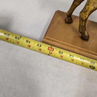 Vintage Metal Horse With Plastic Stand United Self Starting Clock
