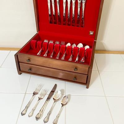 ONEIDA ~ Fredericksburg ~ 5 Piece Service For 8