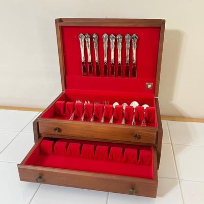 ONEIDA ~ Fredericksburg ~ 5 Piece Service For 8