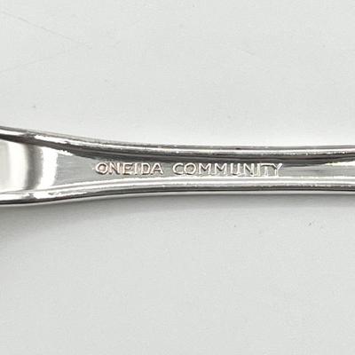 ONEIDA ~ Fredericksburg ~ 5 Piece Service For 8