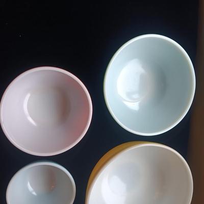 PYREX NESTING BOWLS