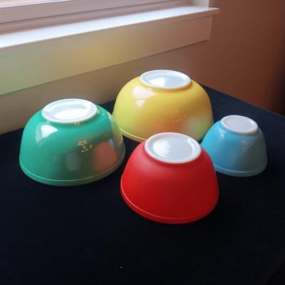 PYREX NESTING BOWLS