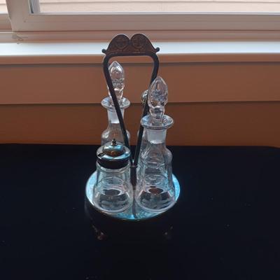 PELTON BROS. VINTAGE SILVER PLATED CRUET SET