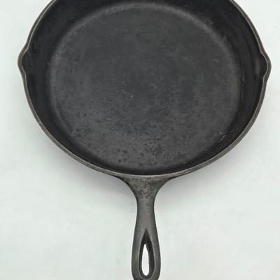 #10 LODGE Cast Iron Skillet