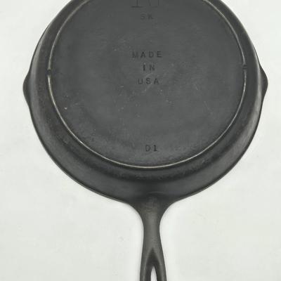 #10 LODGE Cast Iron Skillet