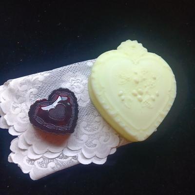 LARGE GLASS FENTON HEART SHAPED BOX AND RED GLASS AVON TRINKET BOX