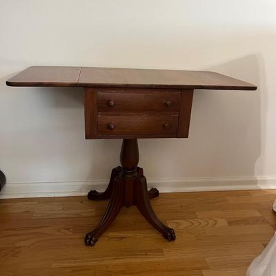 Wilson & Mayers Drop Leaf Claw Foot Table (DR-MG)