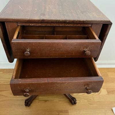 Wilson & Mayers Drop Leaf Claw Foot Table (DR-MG)