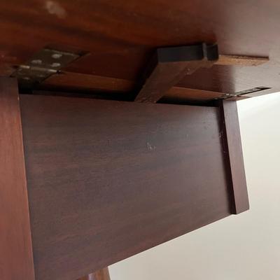 Wilson & Mayers Drop Leaf Claw Foot Table (DR-MG)