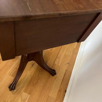 Wilson & Mayers Drop Leaf Claw Foot Table (DR-MG)