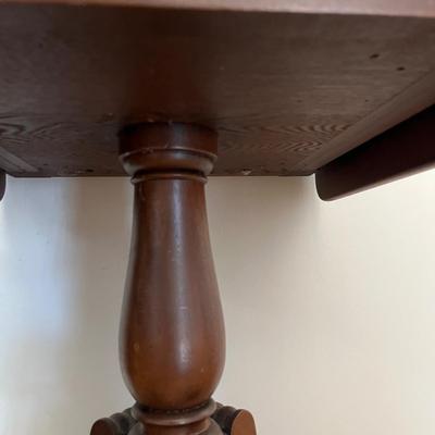 Wilson & Mayers Drop Leaf Claw Foot Table (DR-MG)