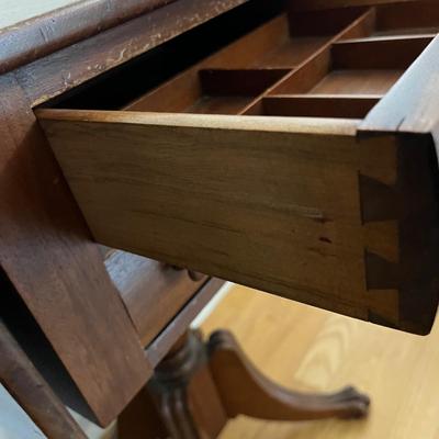 Wilson & Mayers Drop Leaf Claw Foot Table (DR-MG)