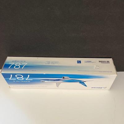 Boeing 787-8 Dreamliner 1/200 Scale Model Airplane - New