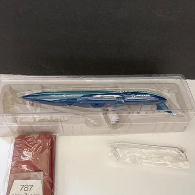 Boeing 787-8 Dreamliner 1/200 Scale Model Airplane - New