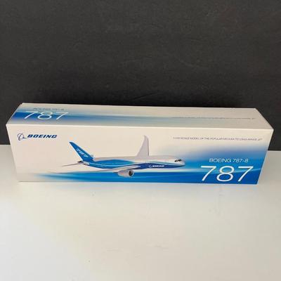 Boeing 787-8 Dreamliner 1/200 Scale Model Airplane - New
