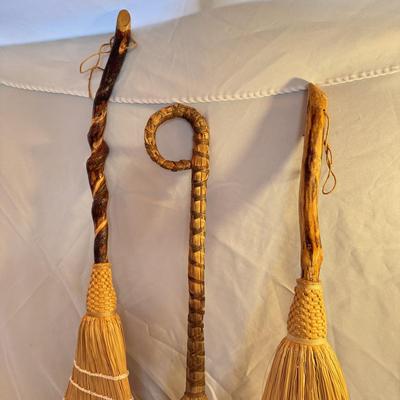 Three Woven Straw Brooms (LR-DZ)