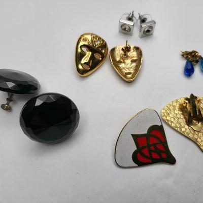Vintage Jewelry Box Filled With Vintage Jewelry
