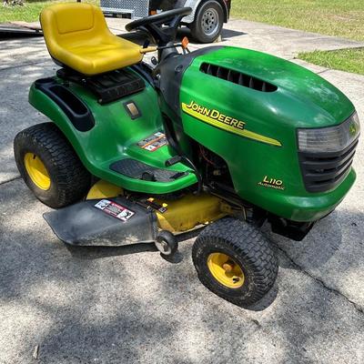 JOHN DEERE ~ L110 Lawn Tractor ~ Great Condition