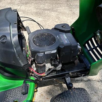 JOHN DEERE ~ L110 Lawn Tractor ~ Great Condition