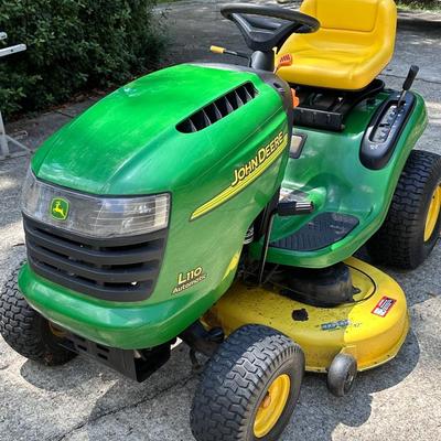 JOHN DEERE ~ L110 Lawn Tractor ~ Great Condition