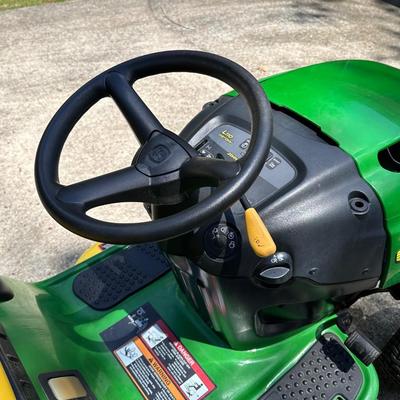 JOHN DEERE ~ L110 Lawn Tractor ~ Great Condition