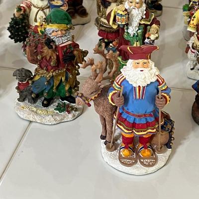 INTERNATIONAL RESOURCING SERV ~ (60) The International Santa Collection Figurines