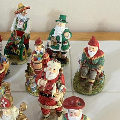INTERNATIONAL RESOURCING SERV ~ (60) The International Santa Collection Figurines
