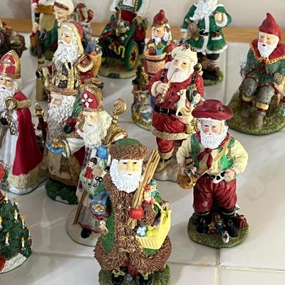 INTERNATIONAL RESOURCING SERV ~ (60) The International Santa Collection Figurines