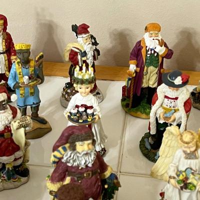 INTERNATIONAL RESOURCING SERV ~ (60) The International Santa Collection Figurines