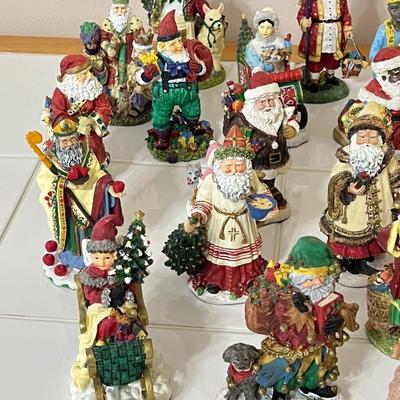 INTERNATIONAL RESOURCING SERV ~ (60) The International Santa Collection Figurines