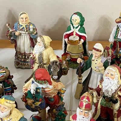 INTERNATIONAL RESOURCING SERV ~ (60) The International Santa Collection Figurines