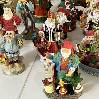 INTERNATIONAL RESOURCING SERV ~ (60) The International Santa Collection Figurines