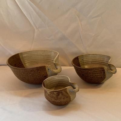 Three Nesting Ceramic Bowls (K-DZ)