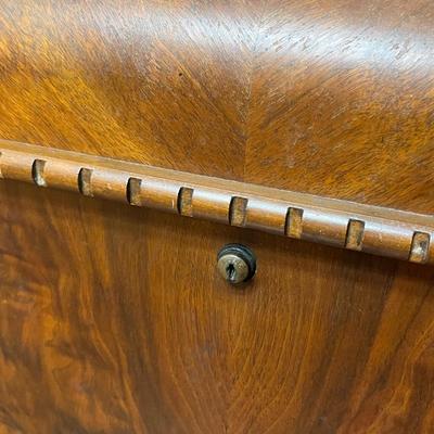 LANE ~ Vtg. Solid Wood Inlaid Cedar Chest ~*Read Details