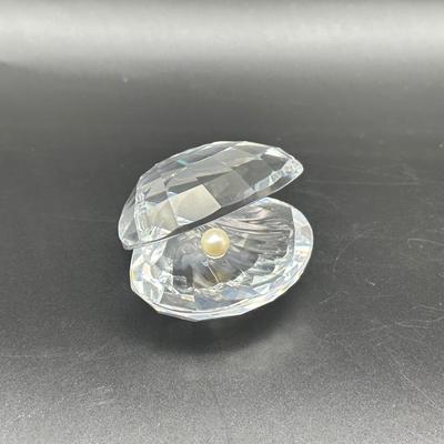 Swarovski Crystal Open Clam Shell with Pearl