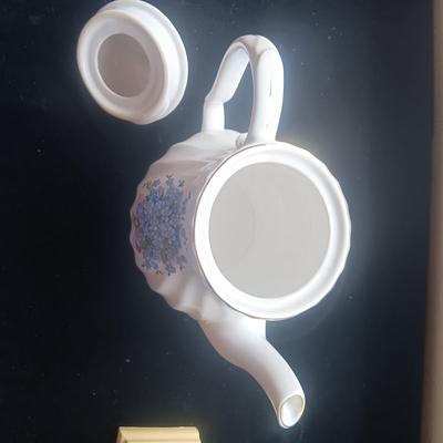HALLMARK MARJOLEIN BASTIN PERPETUAL CALENDAR CHINA TEAPOT