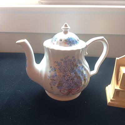 HALLMARK MARJOLEIN BASTIN PERPETUAL CALENDAR CHINA TEAPOT
