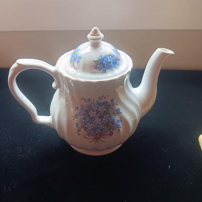 HALLMARK MARJOLEIN BASTIN PERPETUAL CALENDAR CHINA TEAPOT