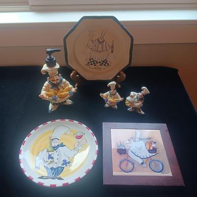 ITALIAN THEMED PLATES, HOT PLATE, SOAP DISPENSER AND SALT/PEPPER SHAKERS