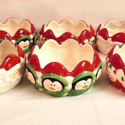 Lot #91 Set of 5 Royal Norfolk Holiday Bowls