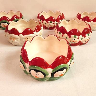 Lot #91 Set of 5 Royal Norfolk Holiday Bowls