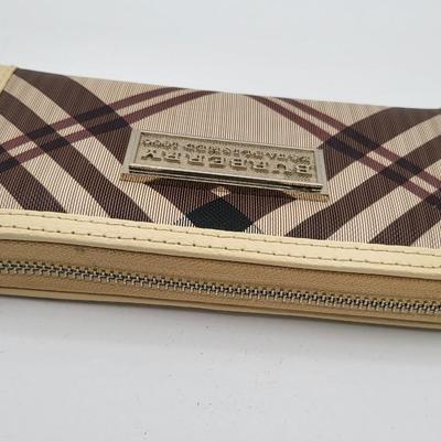 New Burberry-Style Zip Around Wallet