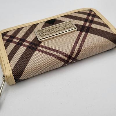 New Burberry-Style Zip Around Wallet