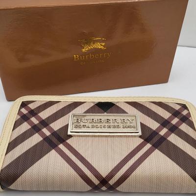New Burberry-Style Zip Around Wallet